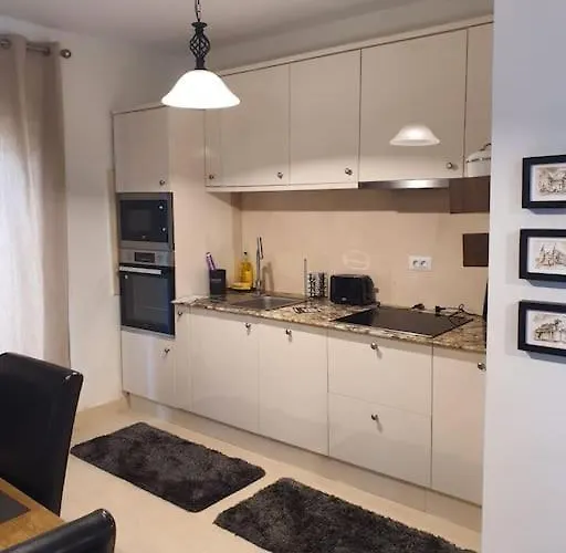 Casa Cu Flori