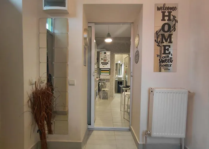 Artsy, Fully Equipped House, 2 Bedrooms, 2 Tvs, Free Parking, All To Yourself!